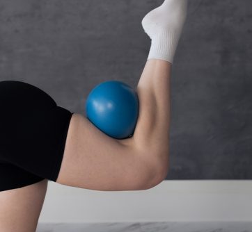 femme pilates coach exercice